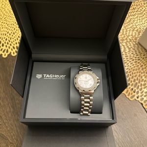 Authentic 💯 Tag heuer women watch with diamond dial.
